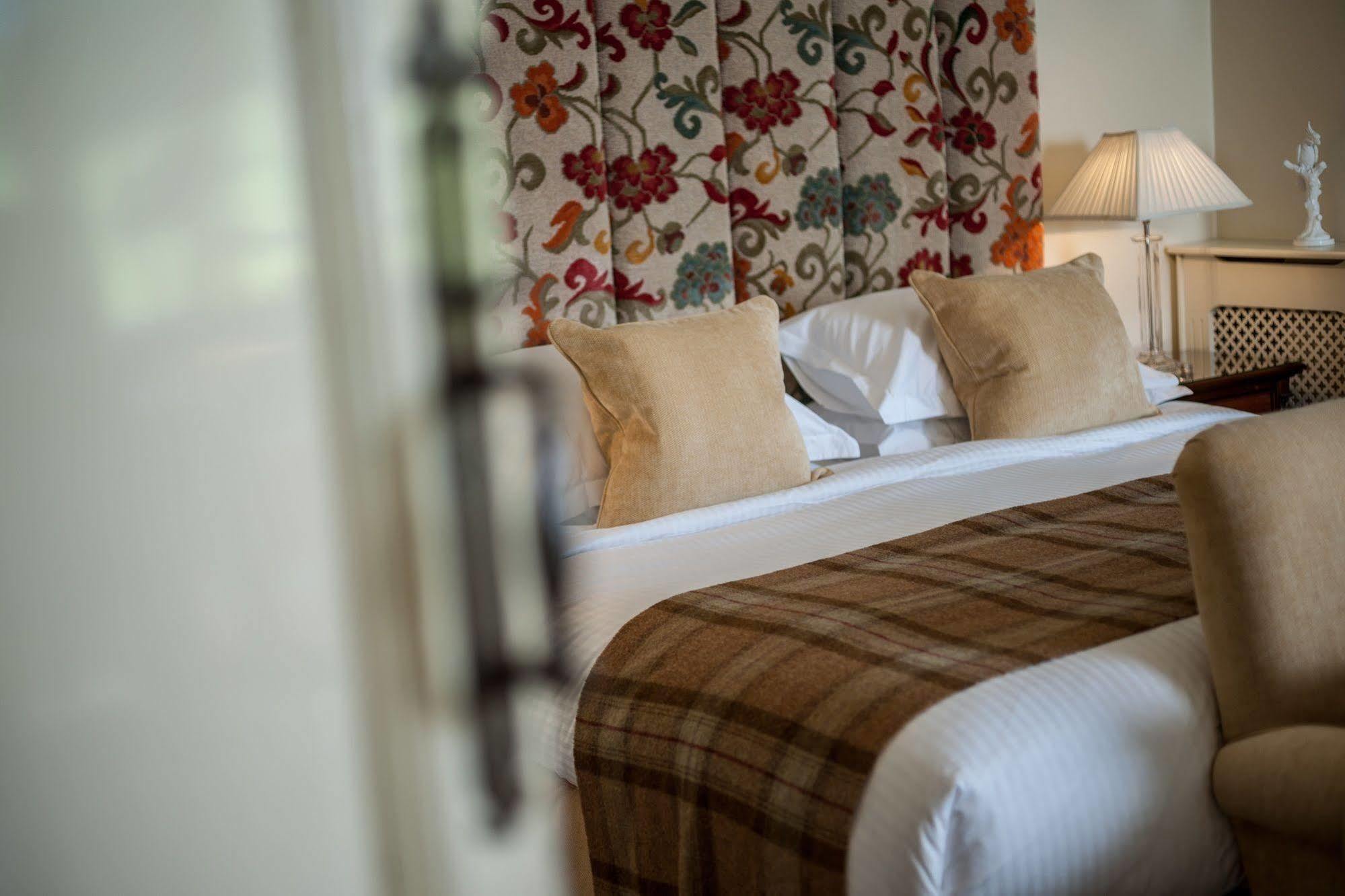 Buckland Manor - A Relais & Chateaux Hotel บรอดเวย์ ภายนอก รูปภาพ